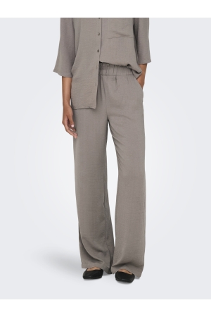 Jacqueline de Yong 15271184 Bruin midden