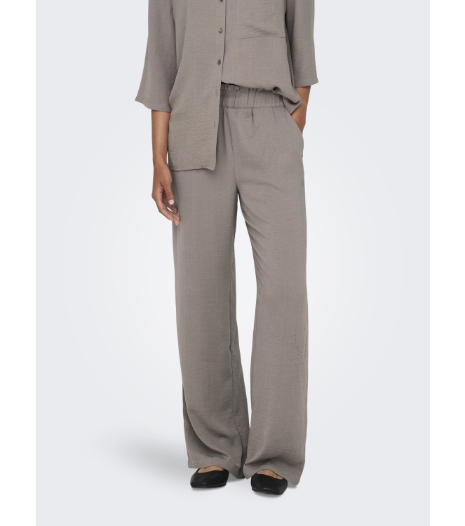 Jacqueline de Yong 15271184 Bruin midden