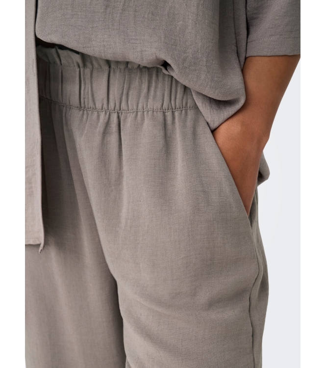 Jacqueline de Yong 15271184 Bruin midden