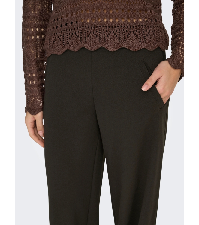 Jacqueline de Yong 15221238 Bruin donker