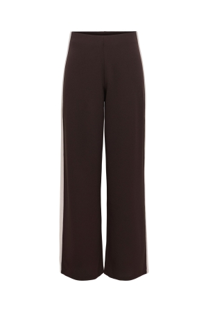 Jacqueline de Yong 15357399 Bruin donker