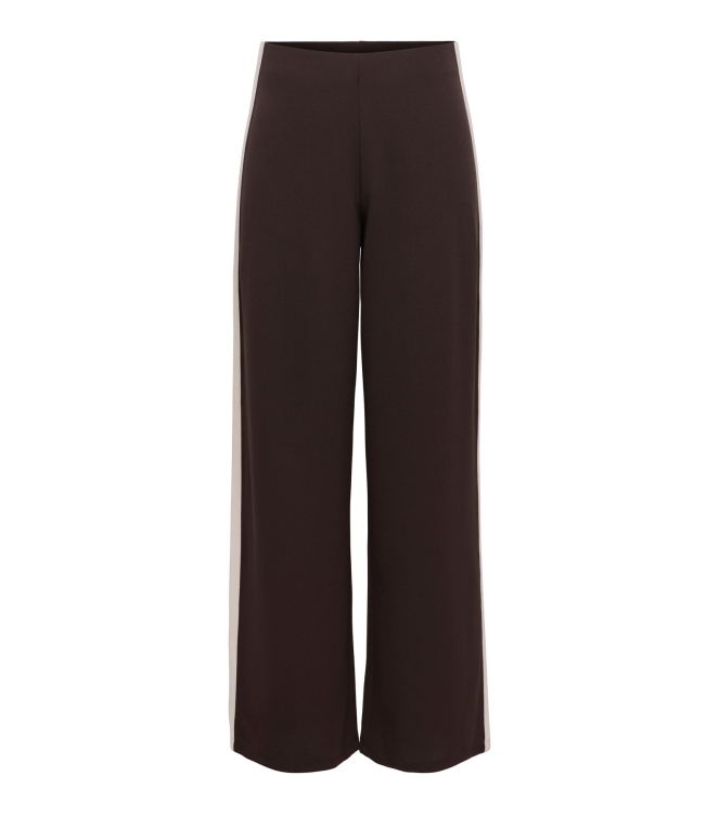 Jacqueline de Yong 15357399 Bruin donker