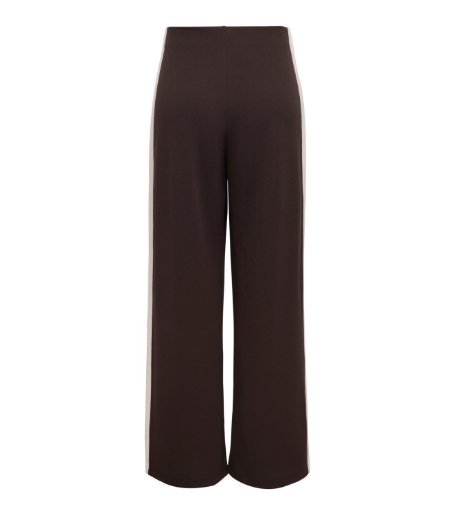 Jacqueline de Yong 15357399 Bruin donker