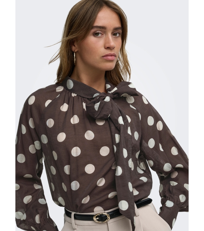 Jacqueline de Yong 15381547 Bruin donker