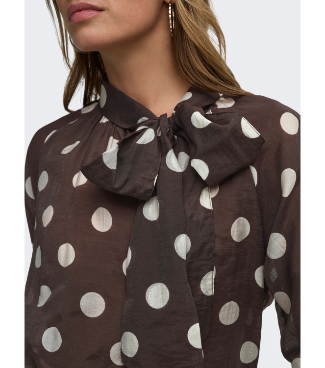 Jacqueline de Yong 15381547 Bruin donker
