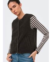Jacqueline de Yong 15364610 Bruin donker